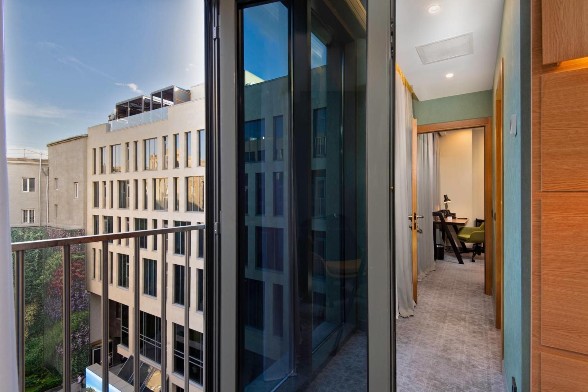 1 King 1 Bedroom Suite