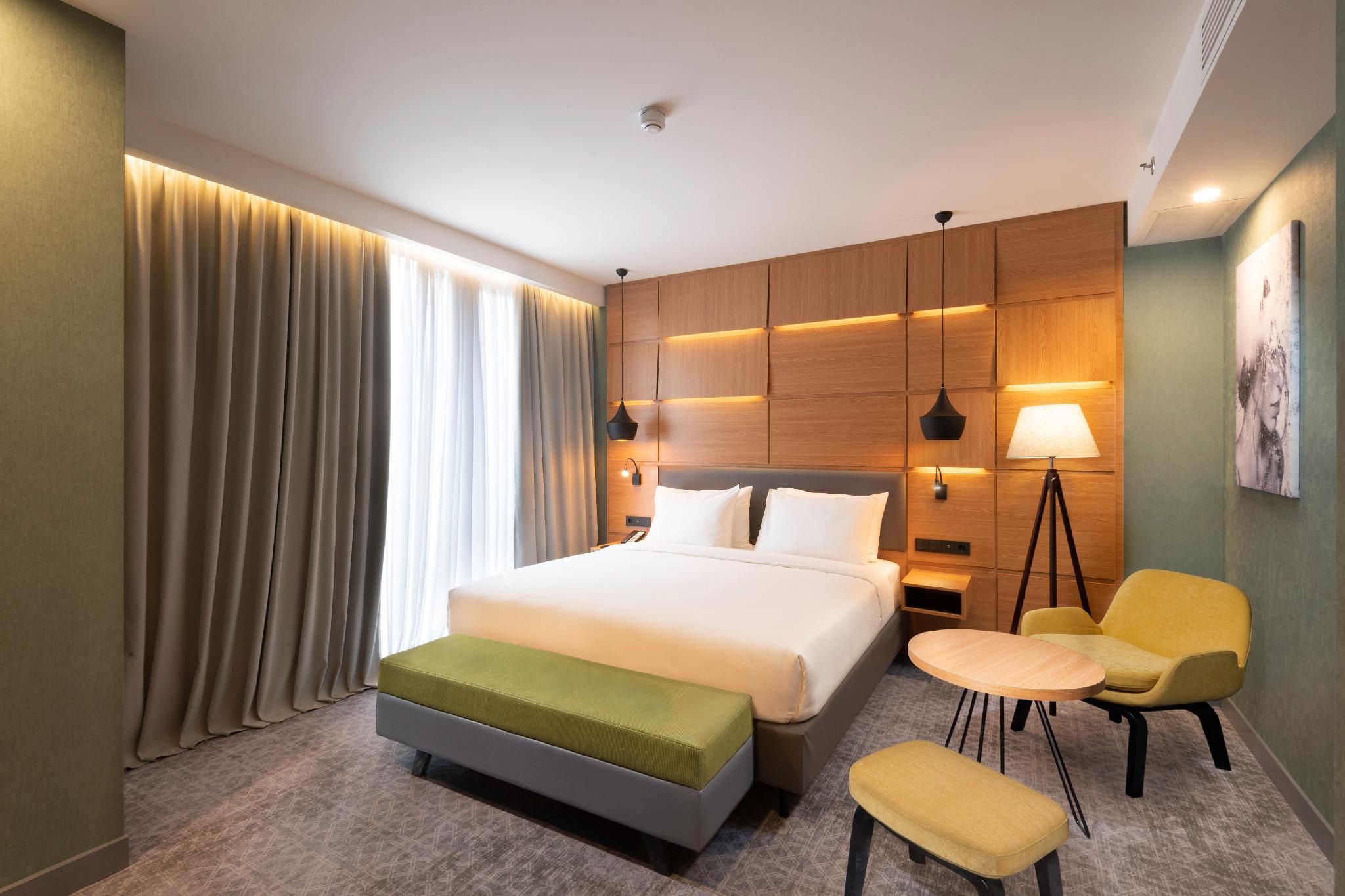 1 King 1 Bedroom Suite Terrace Access