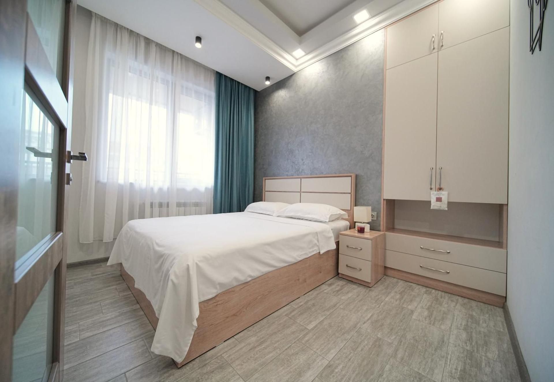 Sweet Home Deluxe Apart-Hotel One-Bedroom Apartment with Balcony