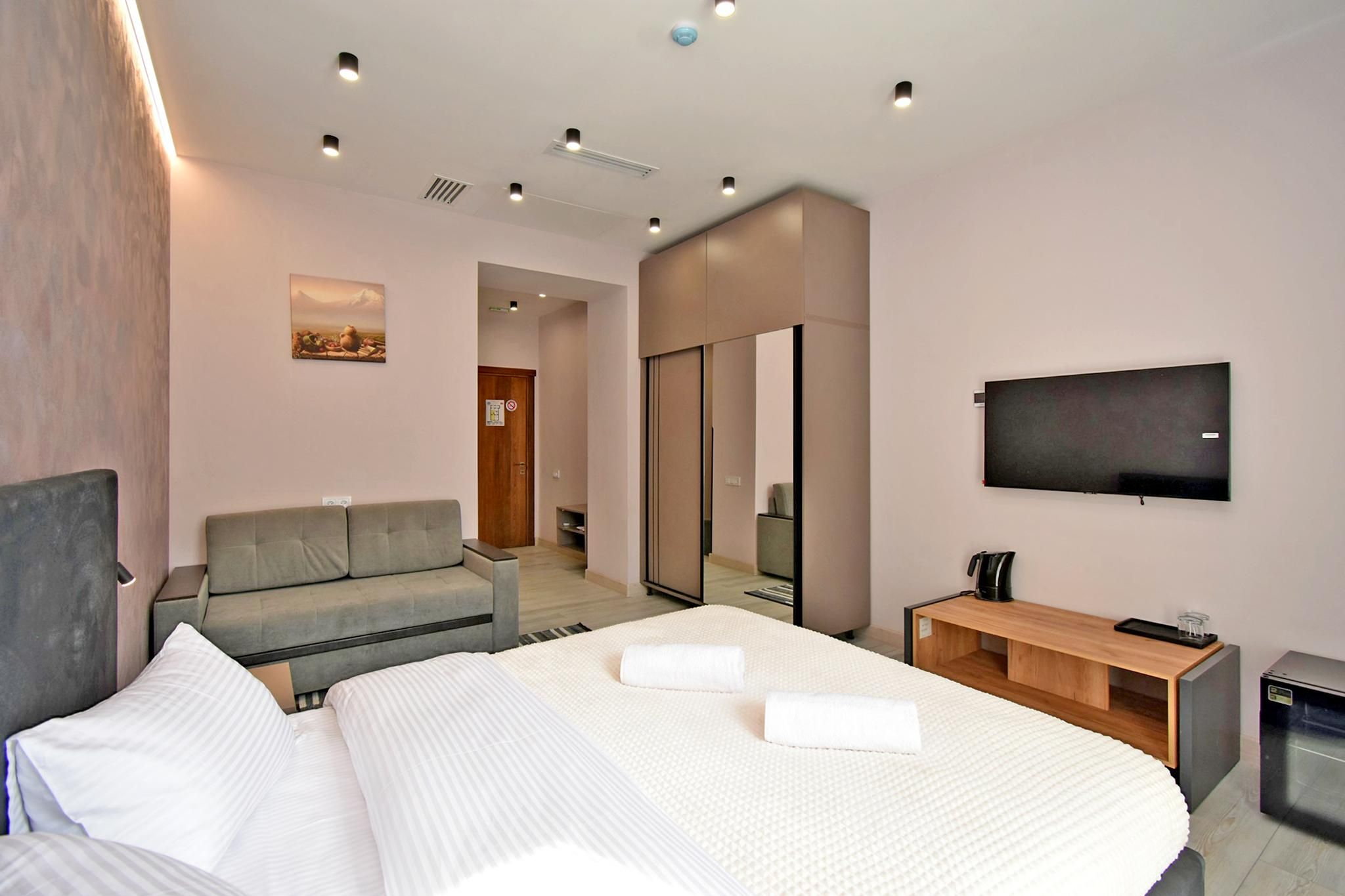 Suite Feature Non-Smoking
