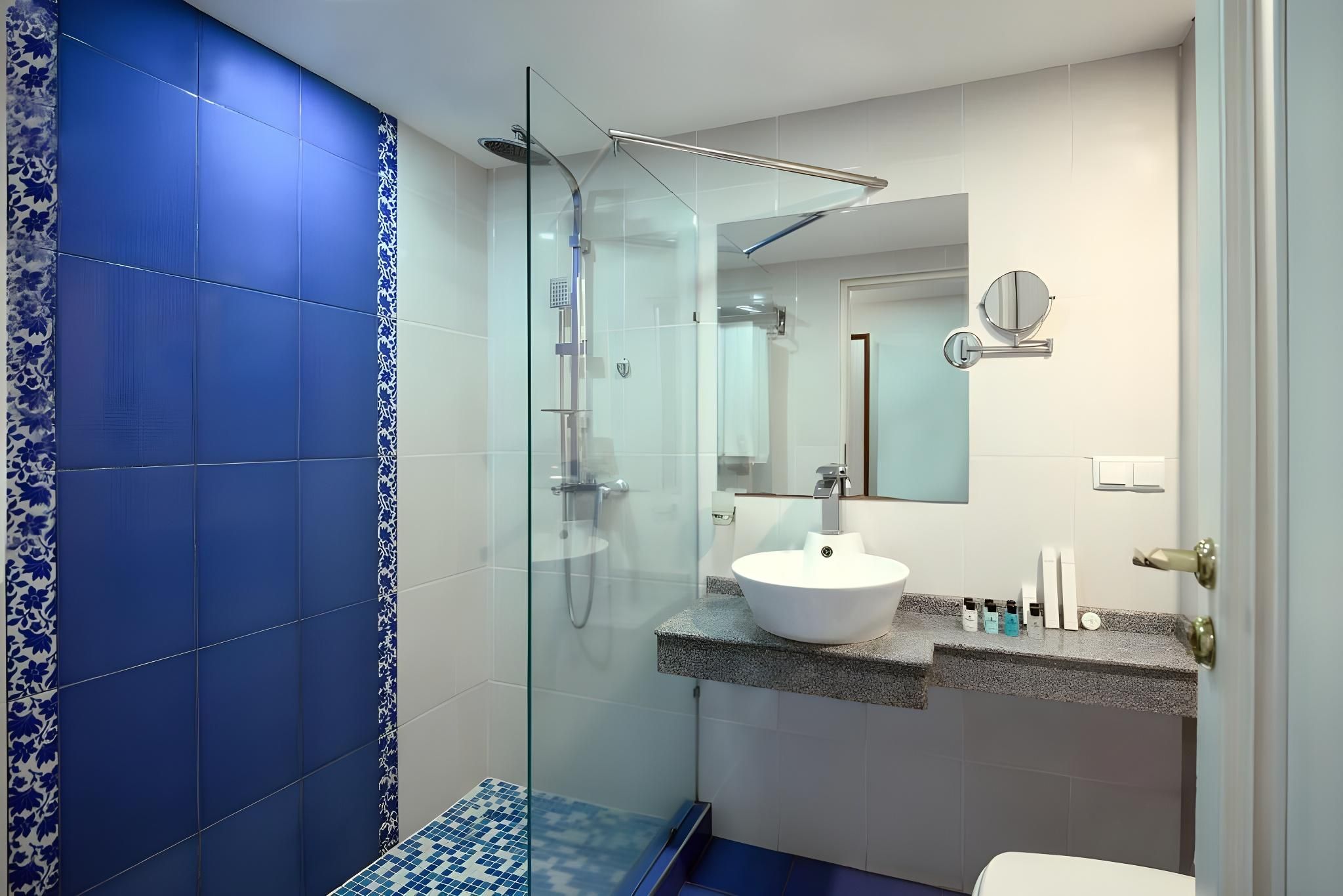 Deluxe Double or Twin Room with Balcony