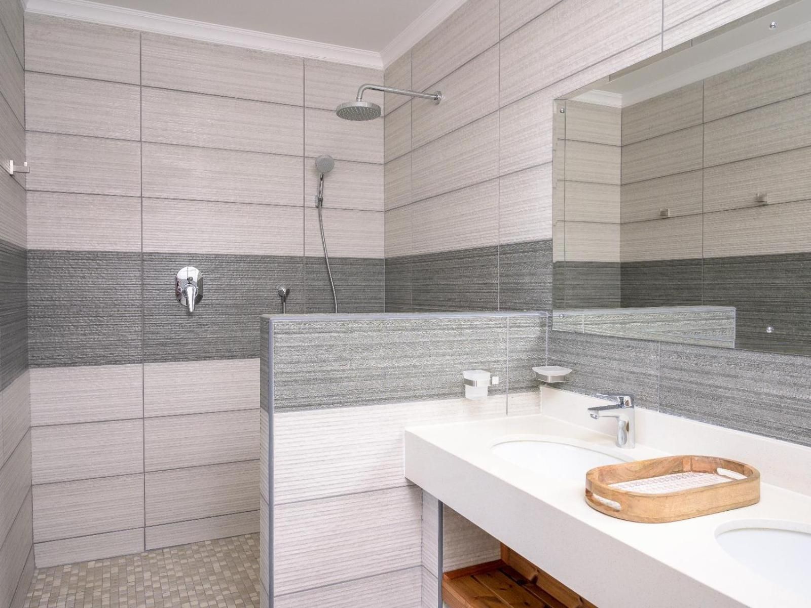 Deluxe Queen Suite