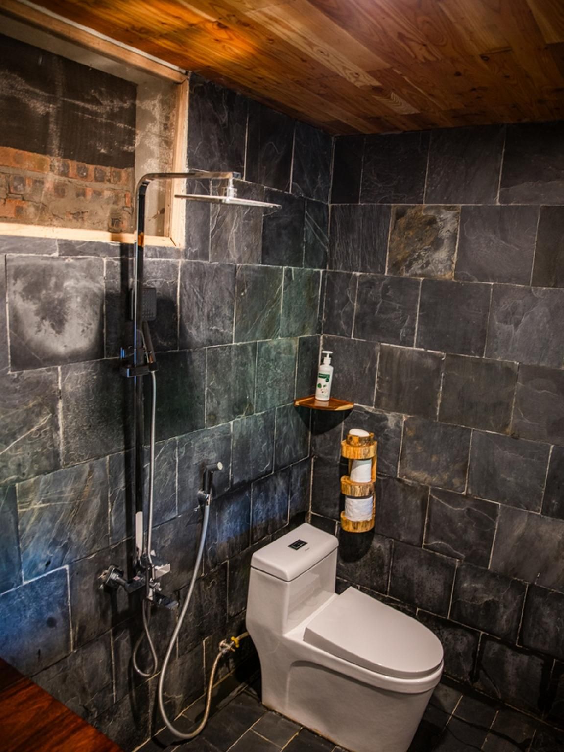 Family Room for 6 Adults with 3 King Beds