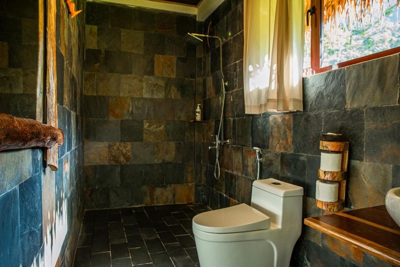 Deluxe Double Room with Garden View – Shuttle Bus from Hanoi Inclusive