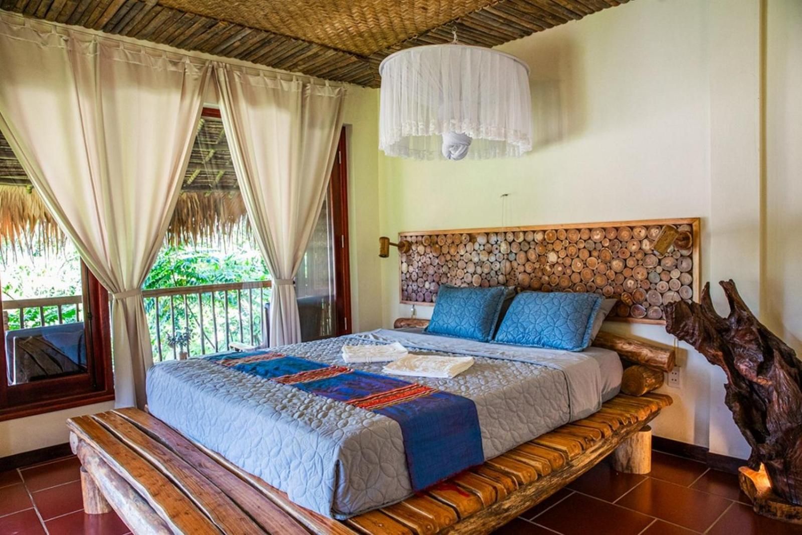 Deluxe Double Room with Garden View – Shuttle Bus from Hanoi Inclusive
