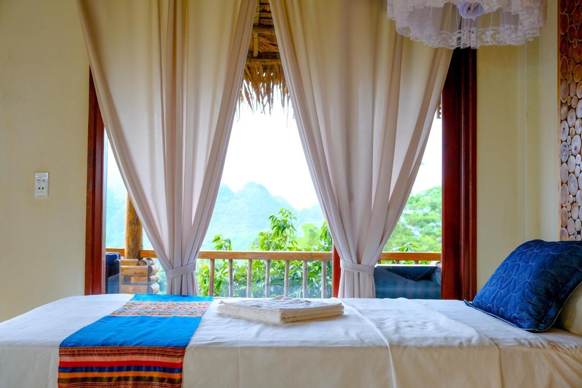 Triple Room with Mountain View