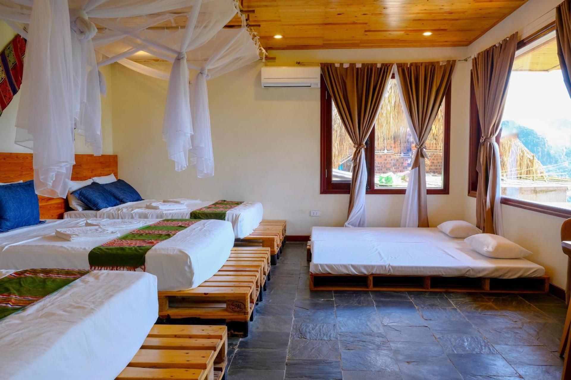 Big Family Room with Balcony and Rice Field View