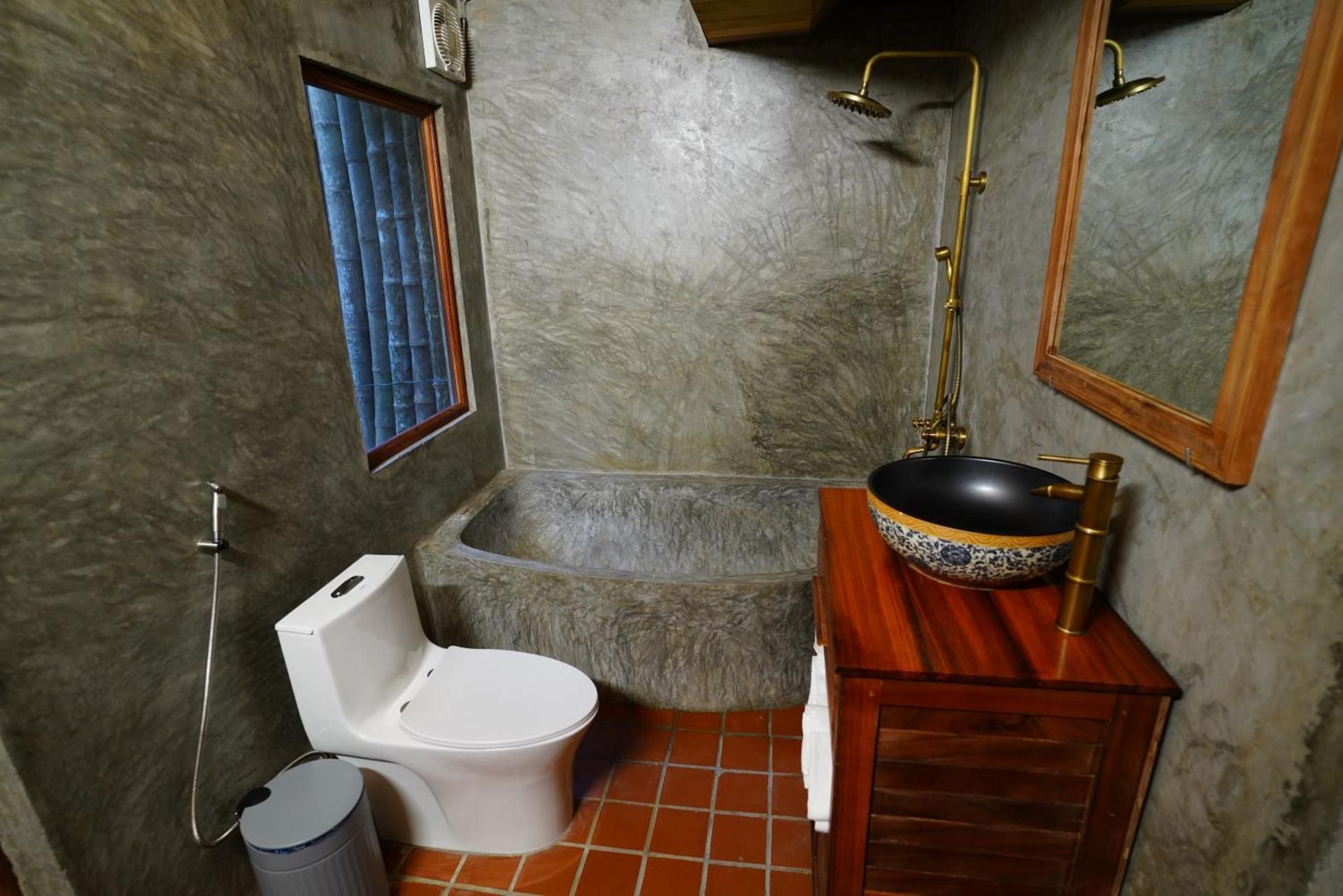 Ba Be Jungle Houses King Room with Balcony 3