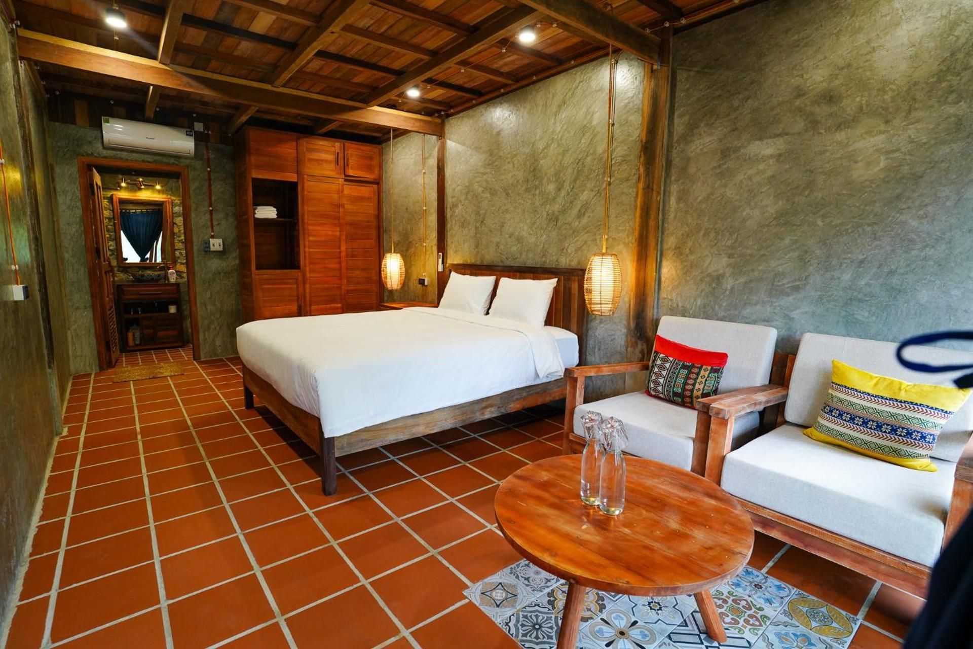 Ba Be Jungle Houses King Room with Balcony 2