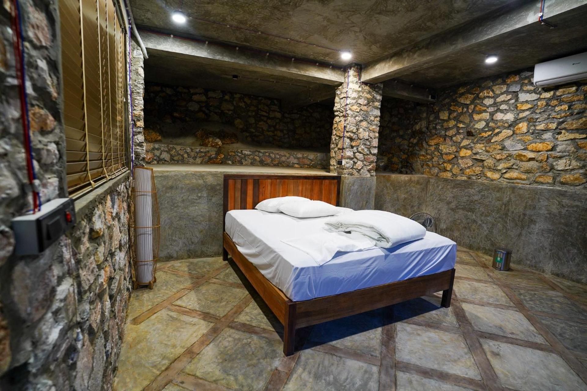 Family Room with Garden View