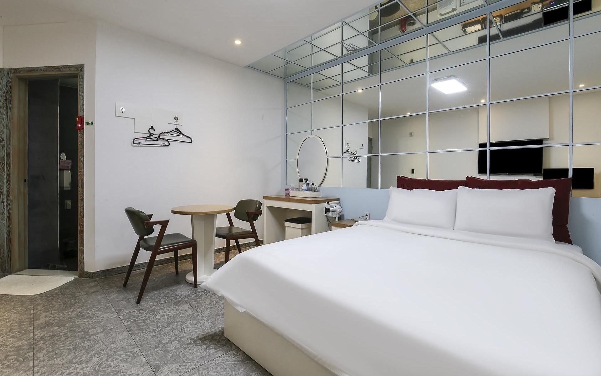 Iksan Hotel Rings Terrace A