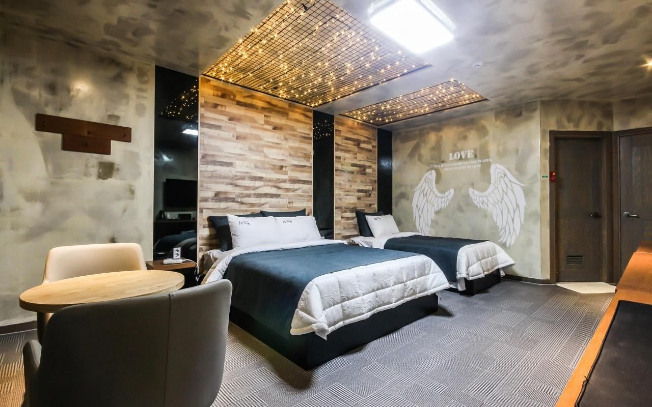 Iksan Hotel Rings Twin Room A 2