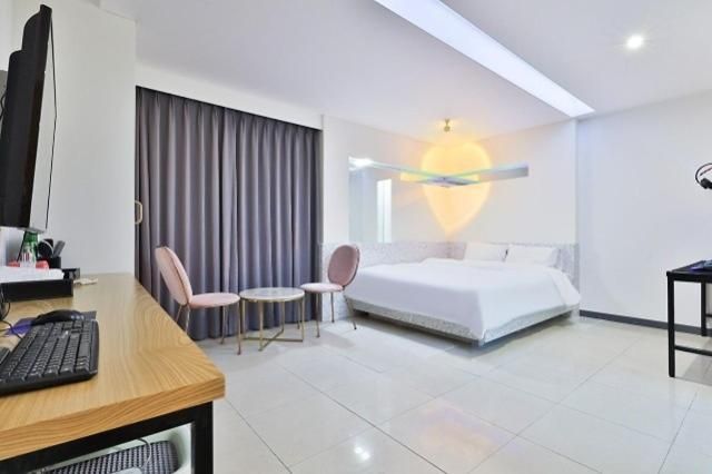 Gyeongsan Instar Hotel Double Room 4