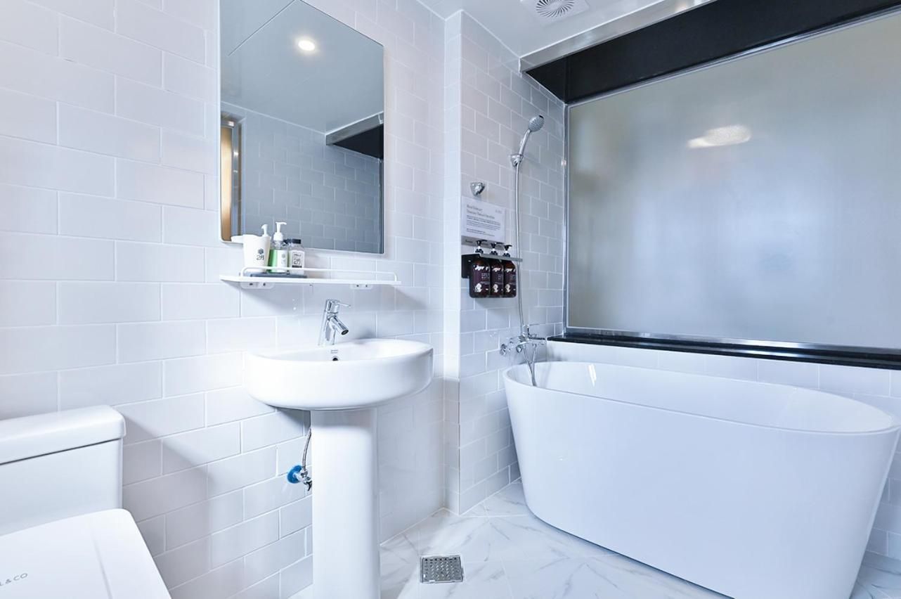 24-hour stay (3pm check-out)