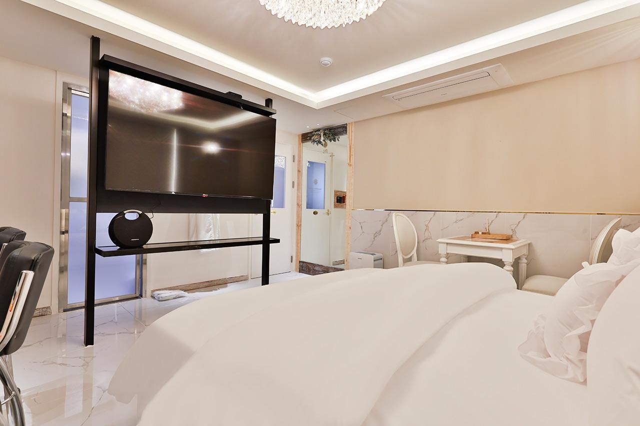 February Riverside Gyeongsan Suite Snack Bar 3