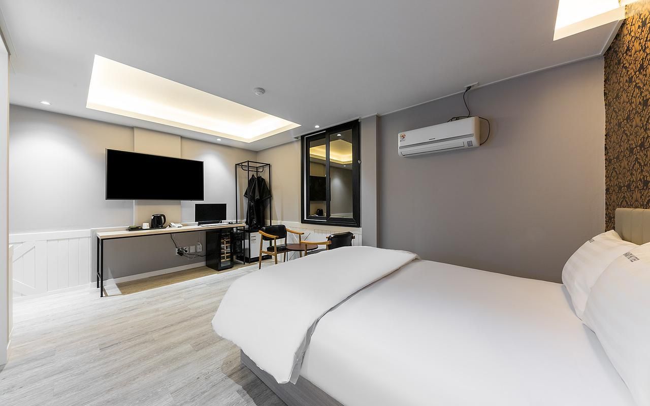 VIP Room with Wine Cellar