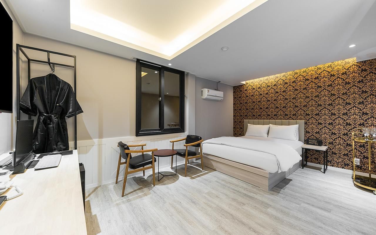 VIP Room with Wine Cellar