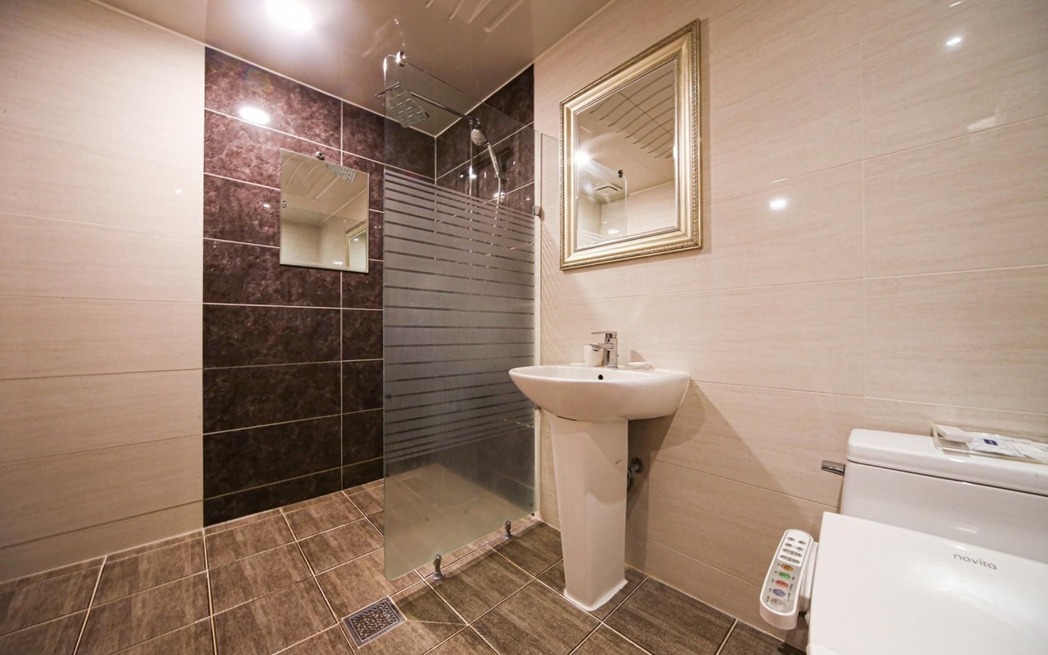 Miryang Tourist Hotel Suite Room 2