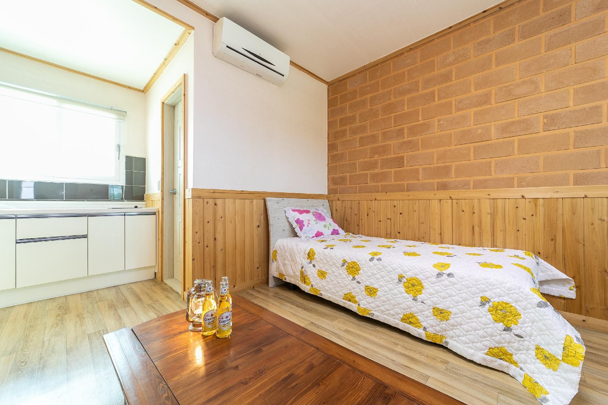 Nonsan Sodam Pension Building A, Room 103