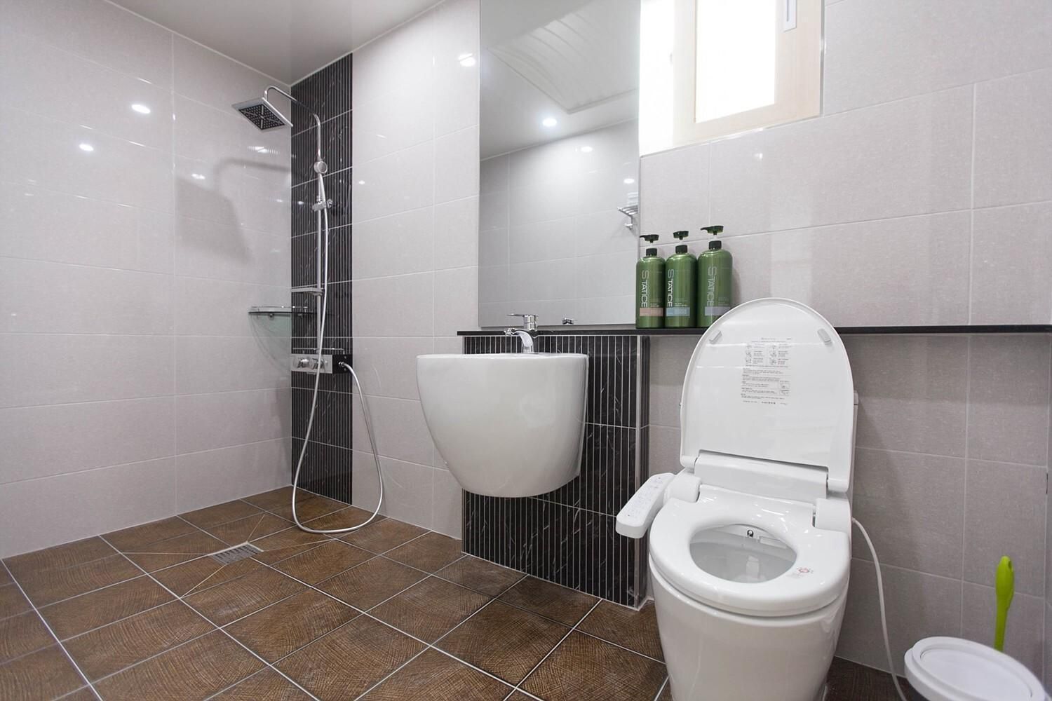 Wando P237 Poolvilla Quadruple Room 2