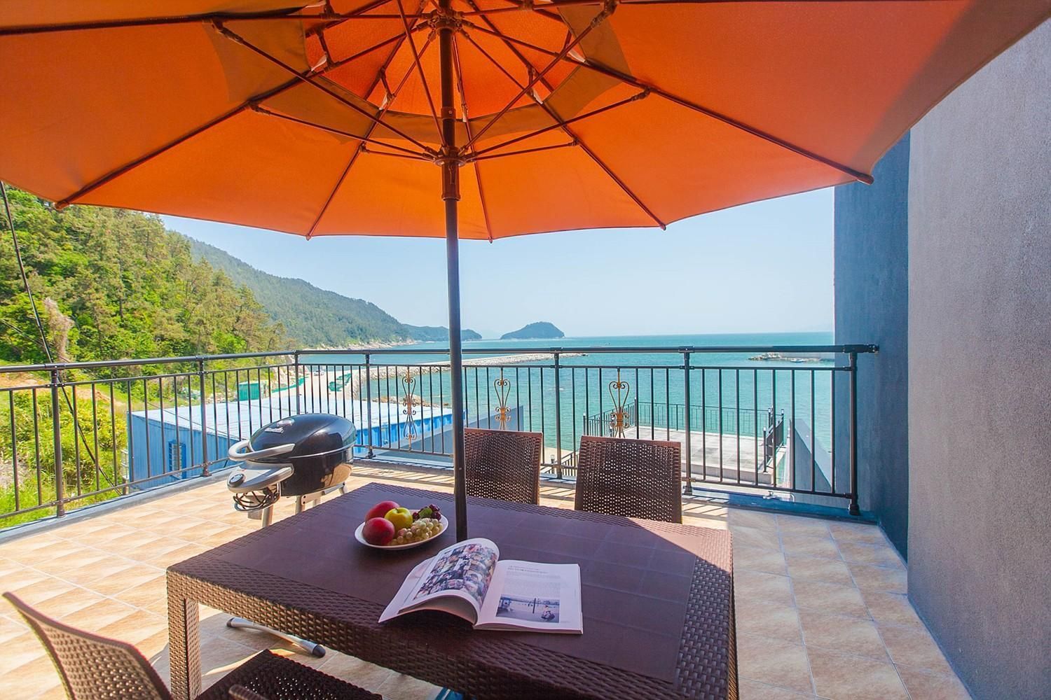 Wando P237 Poolvilla Family Room 2