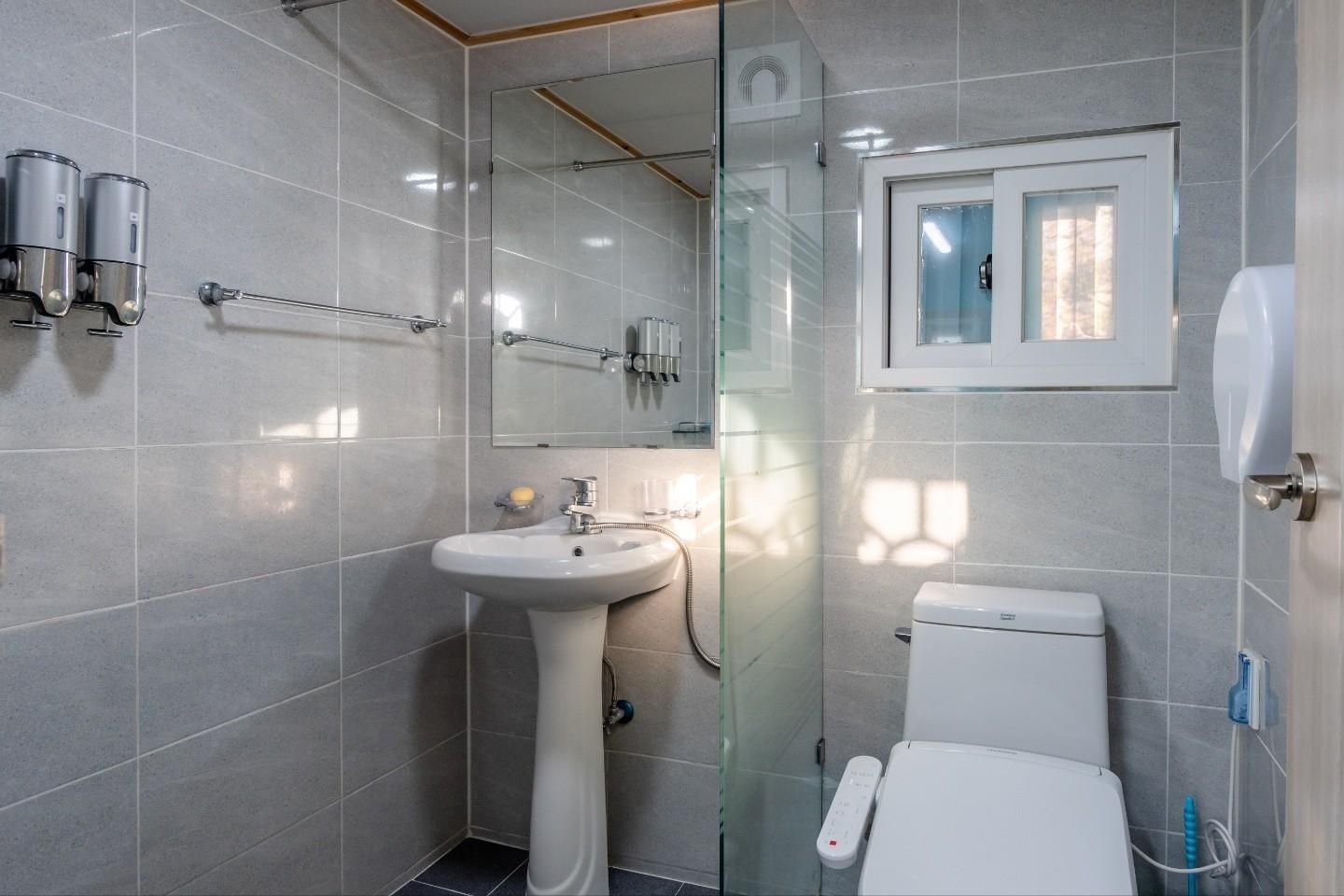 Jeonnam Cheongsando Yeohaeng Pension Room 101, Brother's Next Door (Two Rooms) 2