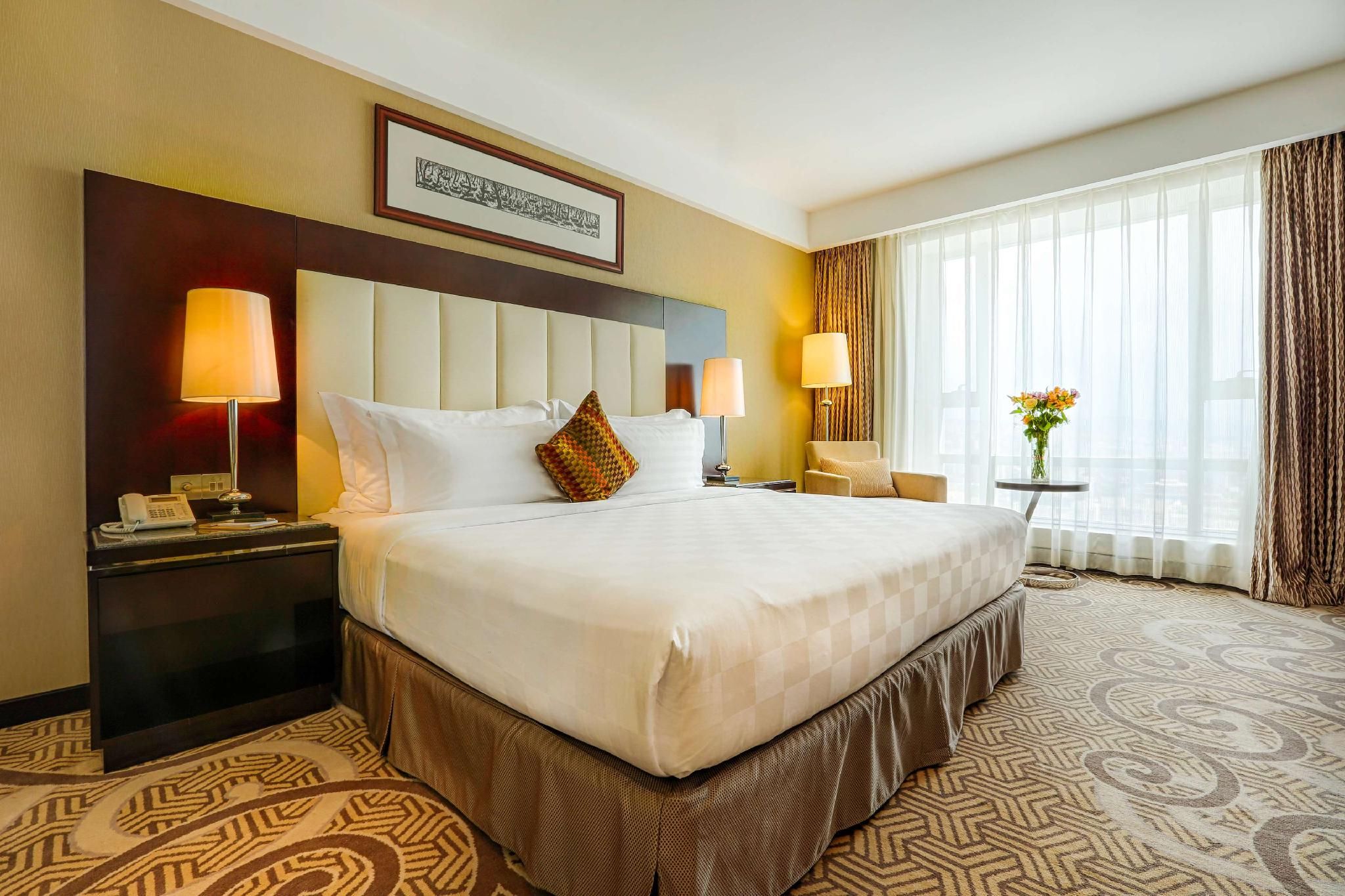 1 King Bed, Nonsmoking, City View, Mountain View, Upgraded Bath Amenities