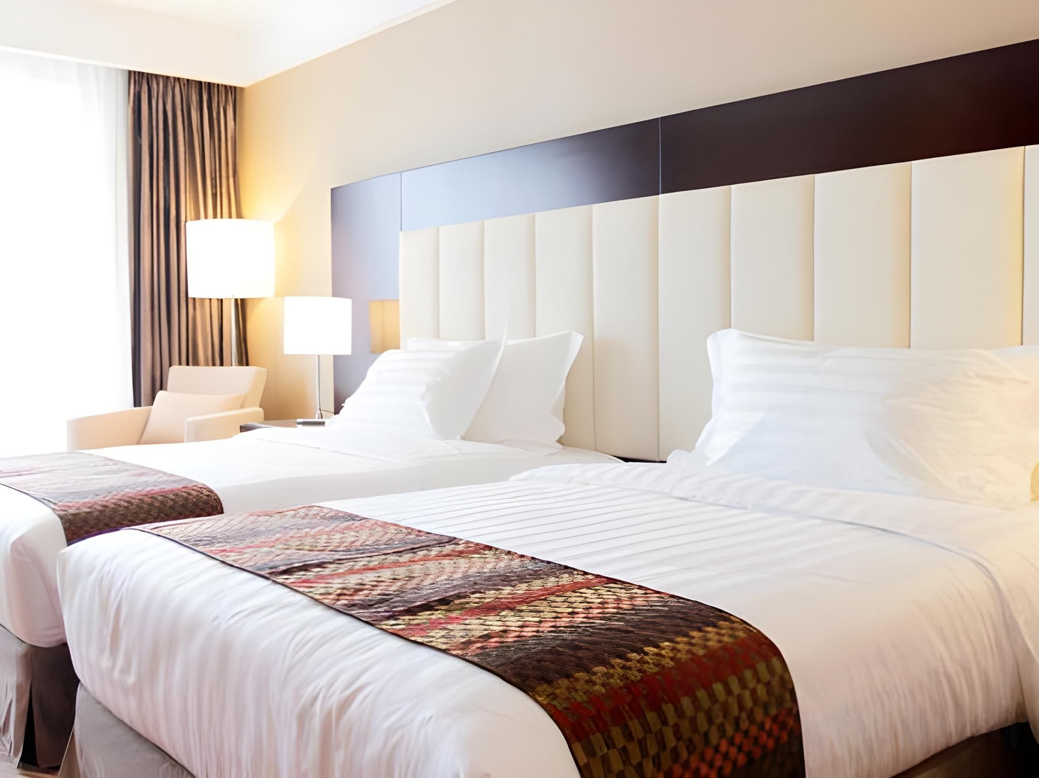 2 Double Beds, Nonsmoking, Deluxe Room, City View, Bathtub
