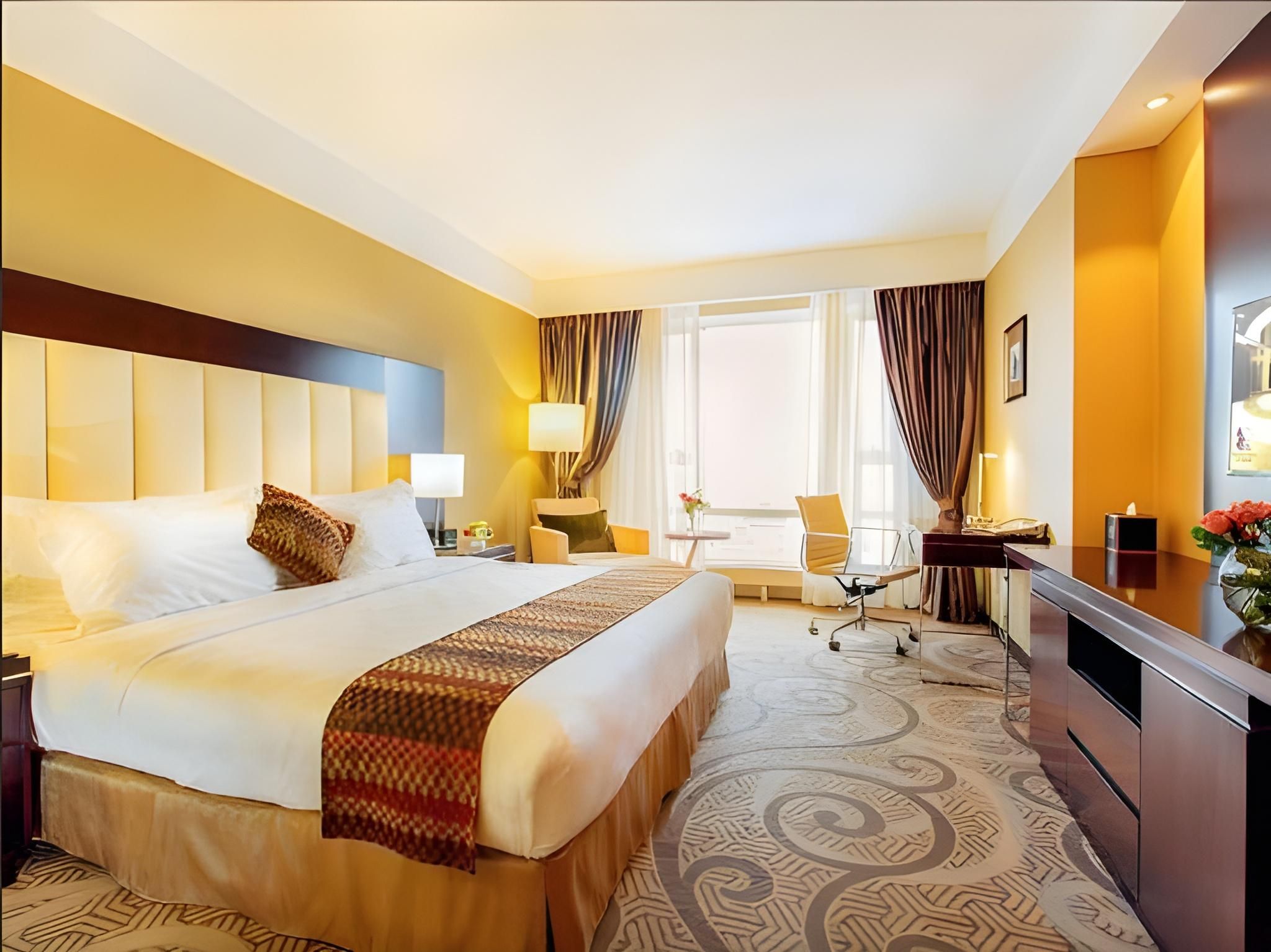 Accessibility - 1 King Bed, Nonsmoking, Deluxe Room, Partial Square View