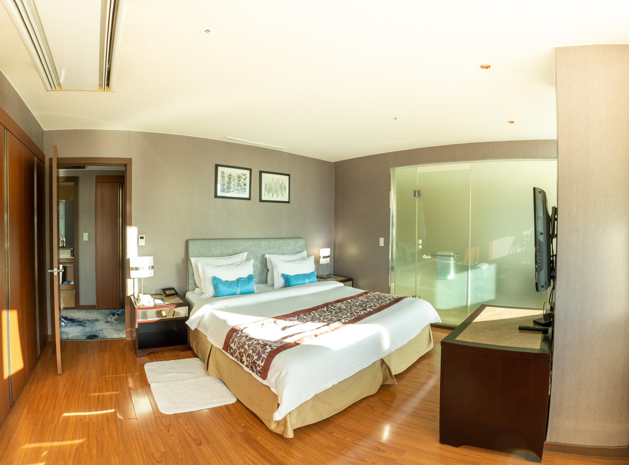 Premium Room - Square View