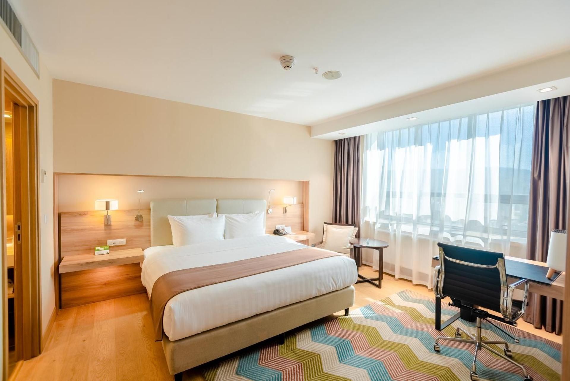 King Bed Suite With Sofa Non-Smoking
