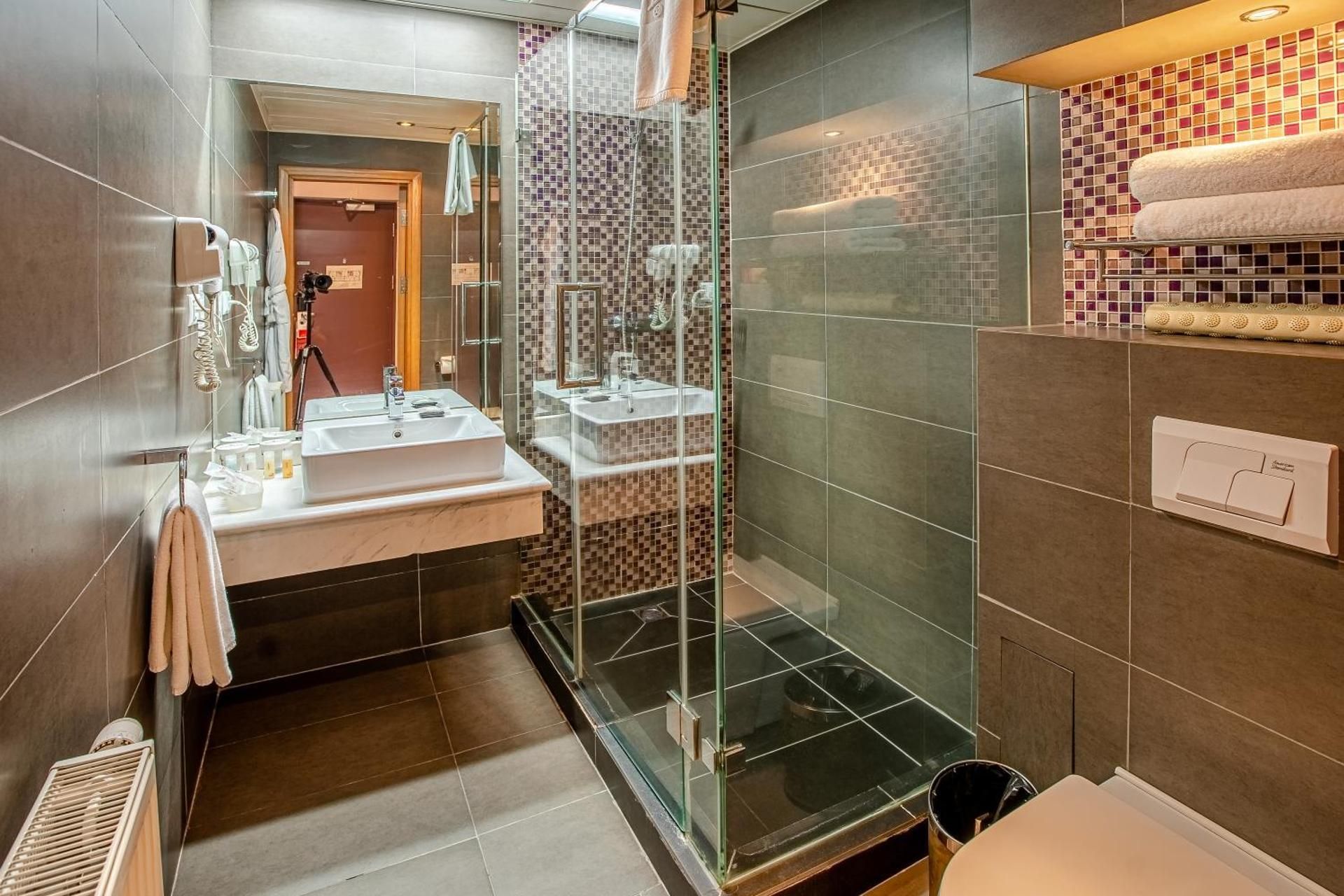 1 King Bed Deluxe Room