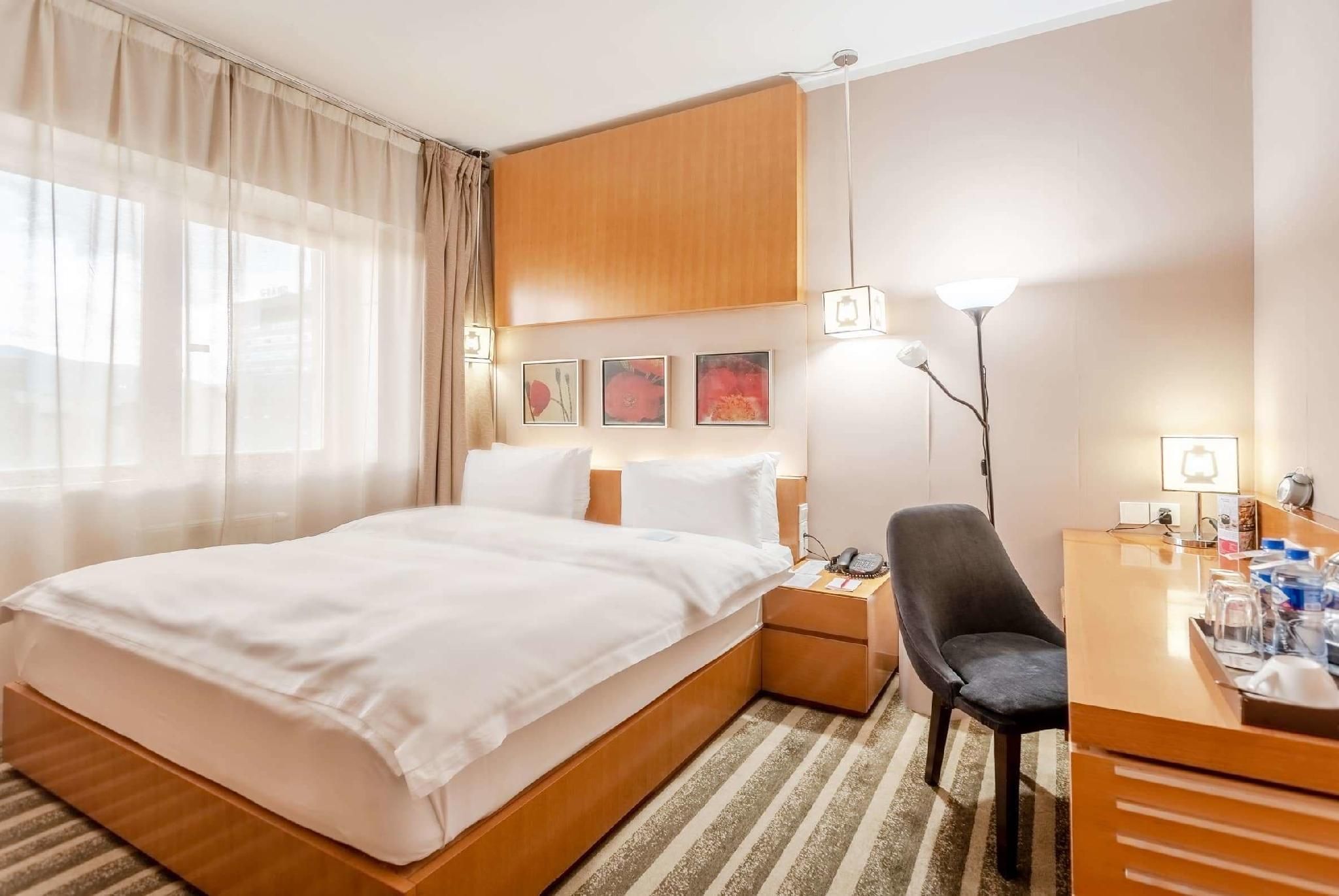 Ramada by Wyndham Ulaanbaatar Citycenter 1 King Bed Standard Room 2
