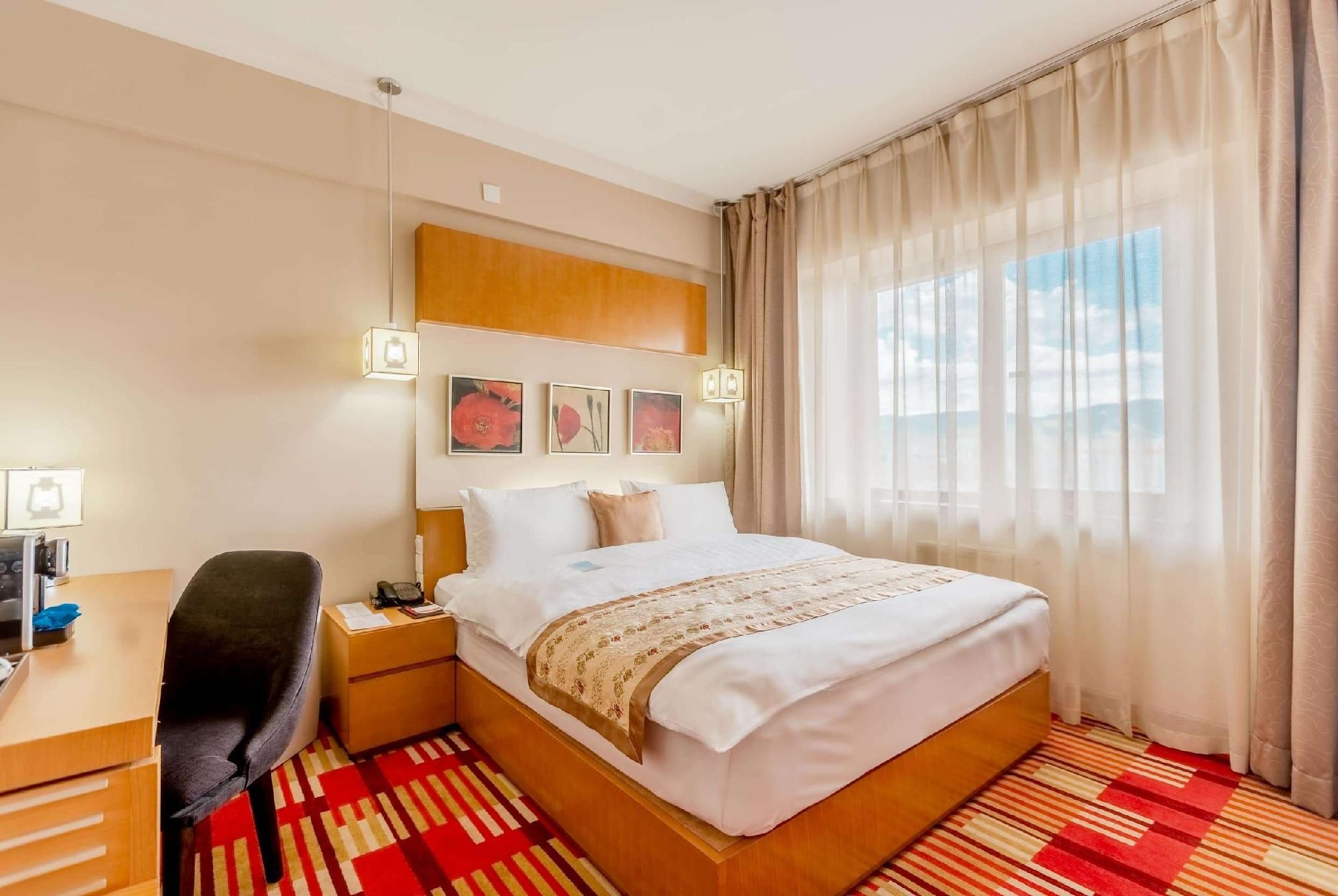 1 King Bed Suite