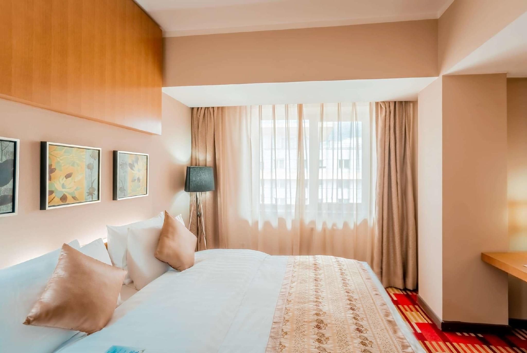 1 King Bed Executive Room