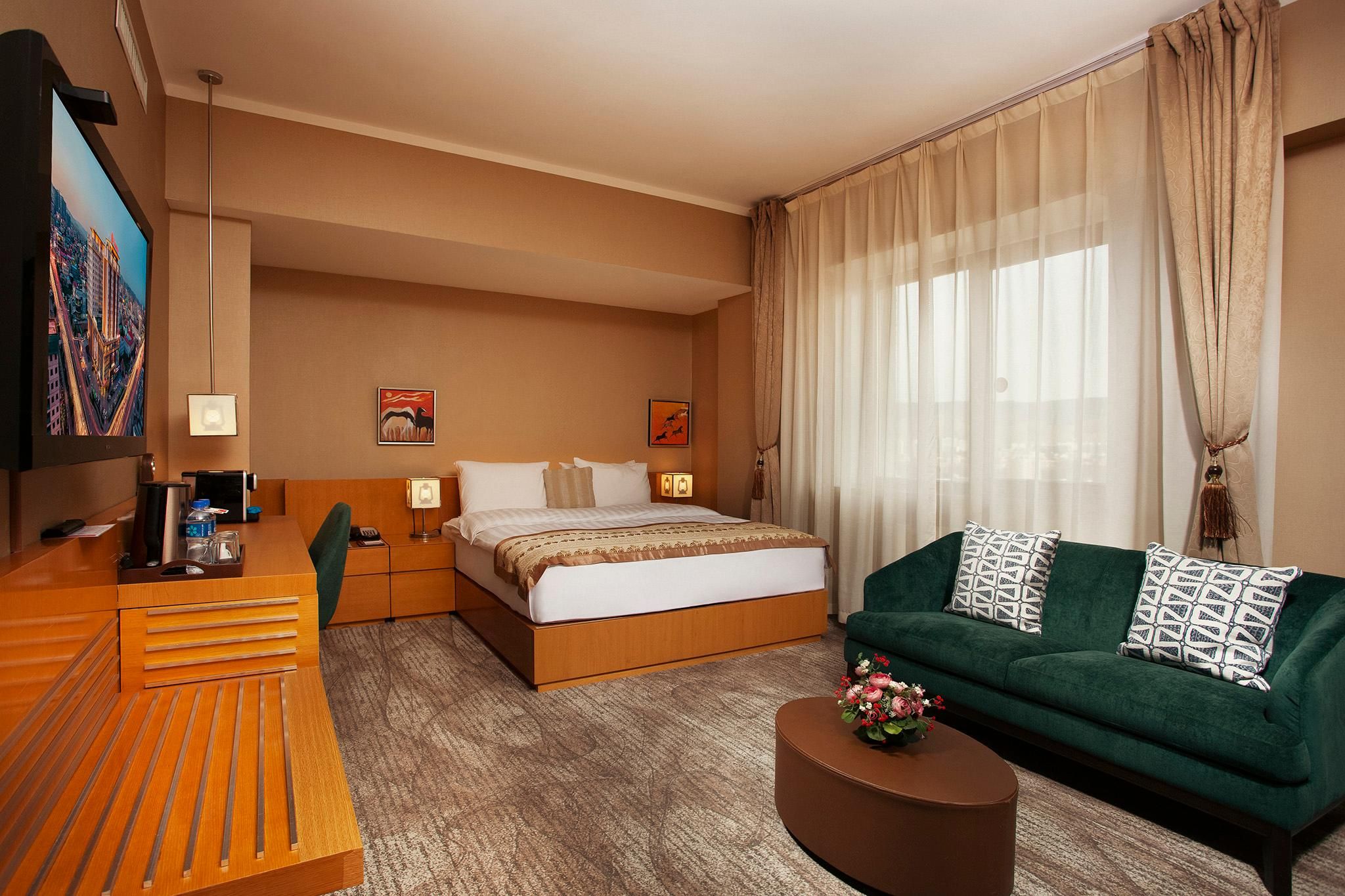 1 King Bed Suite