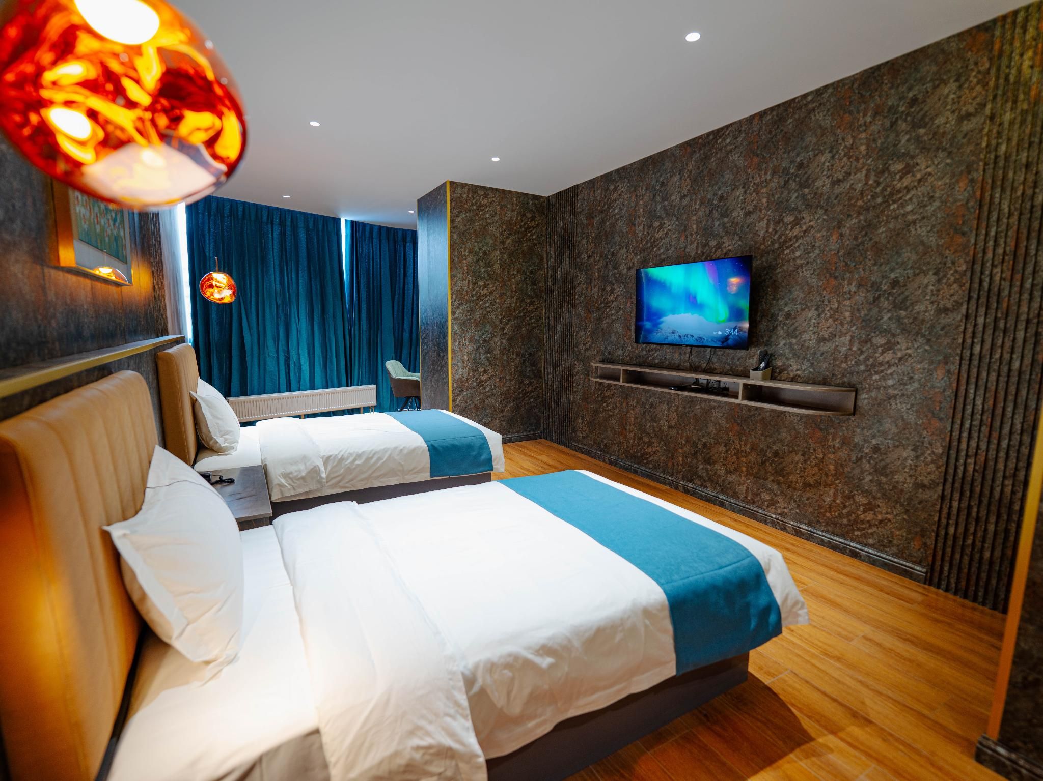 Deluxe Twin With Balcony