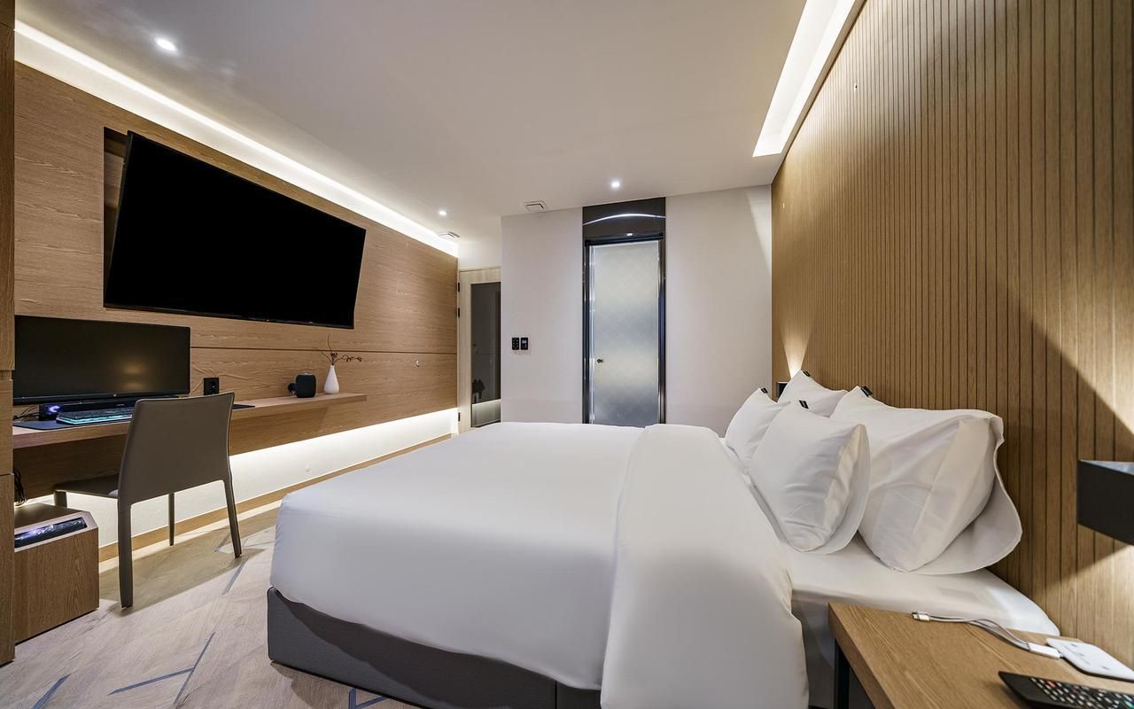 Wonju Hotel 21 Heritage Deluxe Room with Styler 2