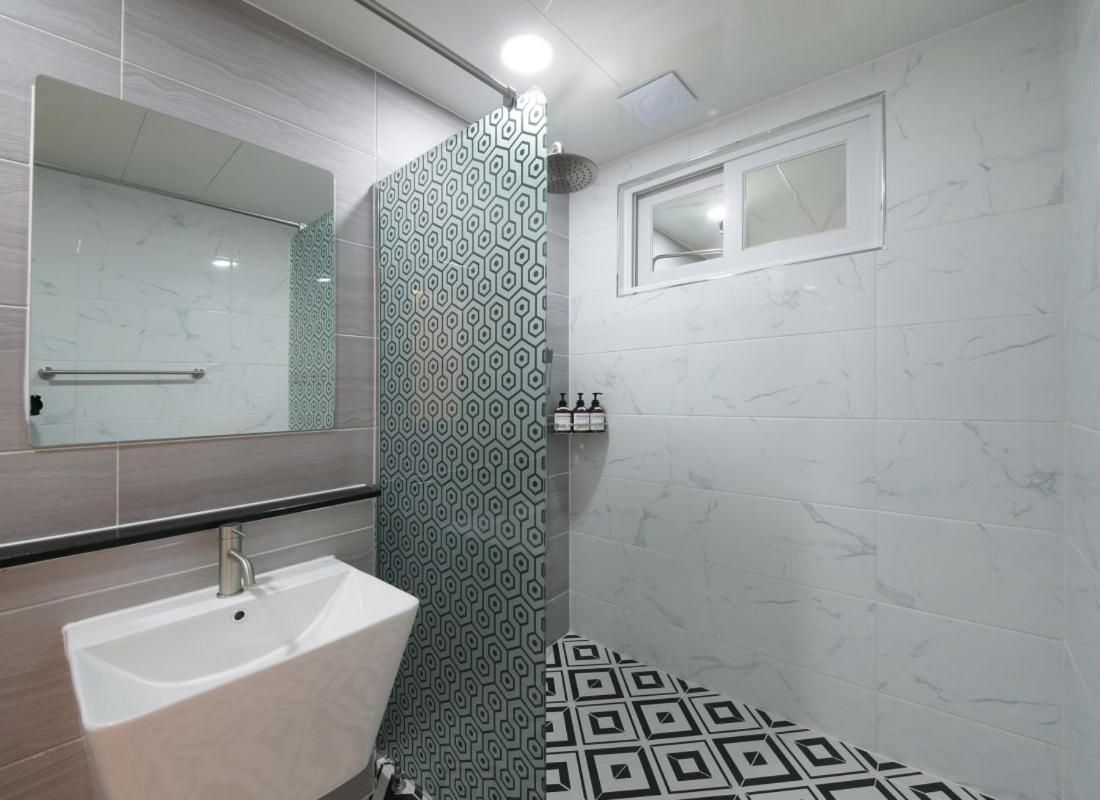 Condo Family Twin Room (No Kitchen)