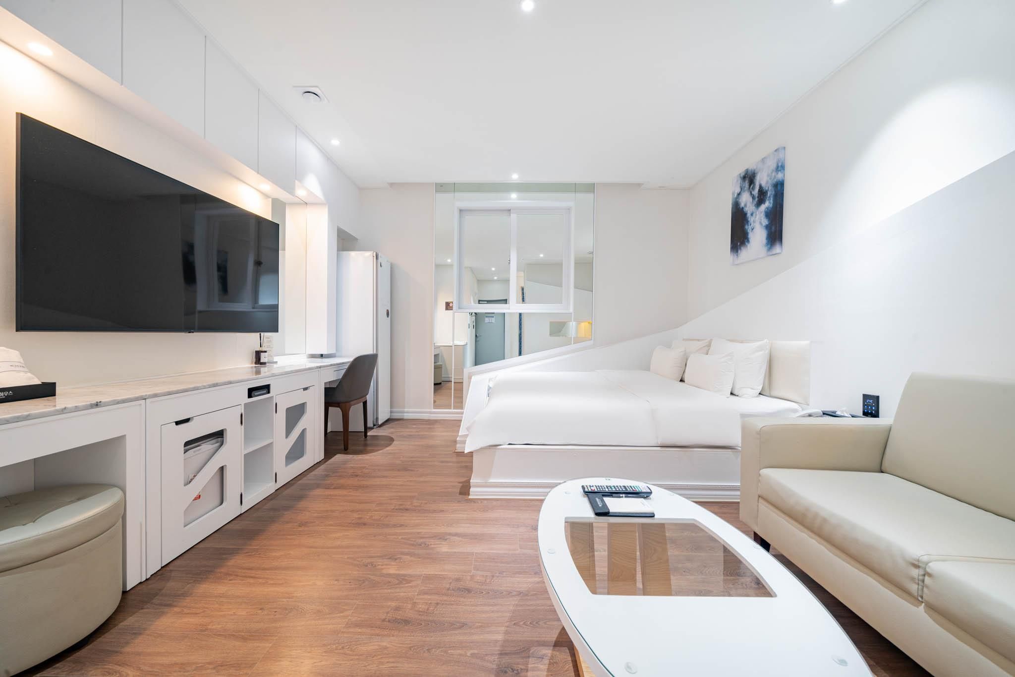 Wonju WJ Hotel Full House Boutique Room 2