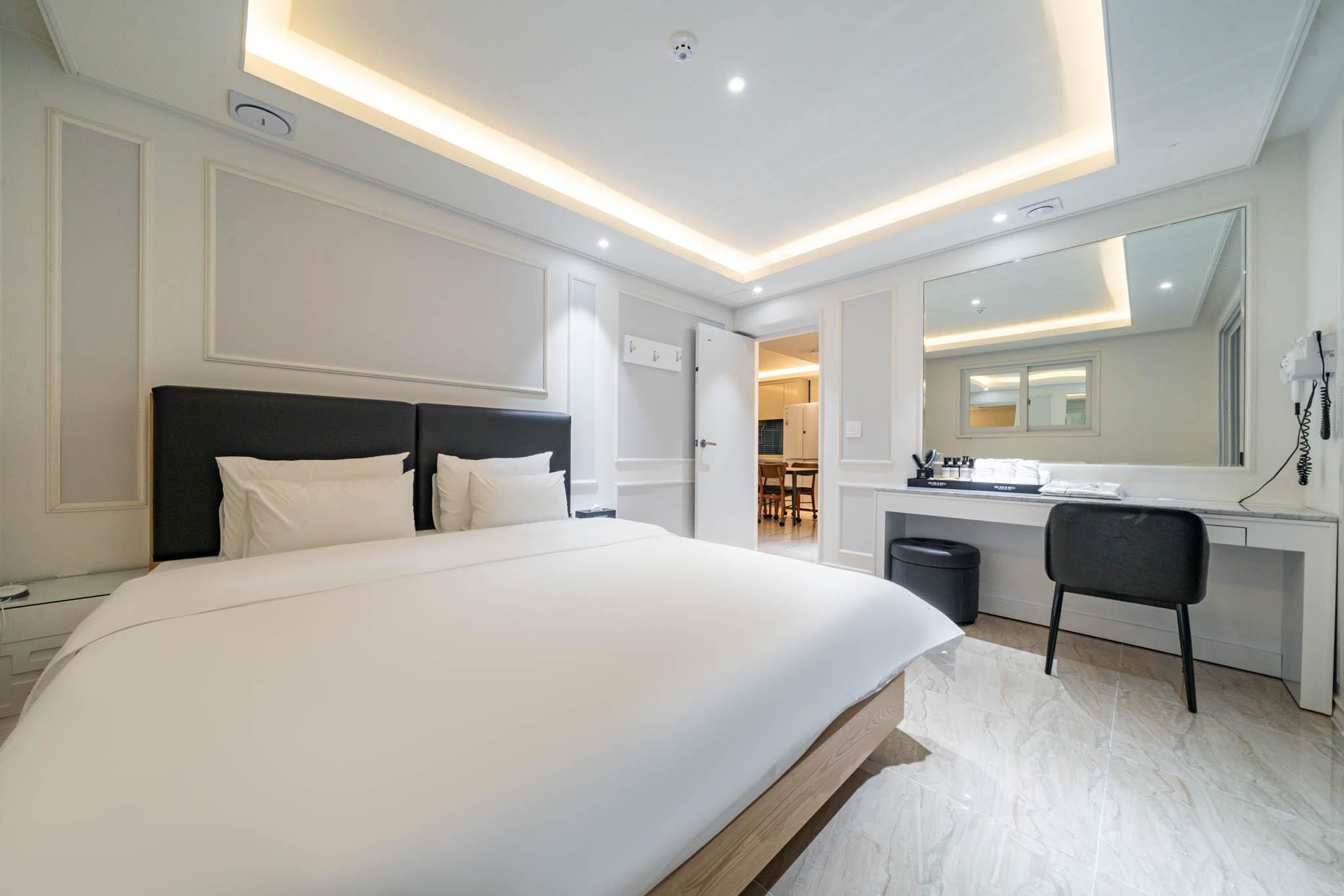 Condominium VIP Room