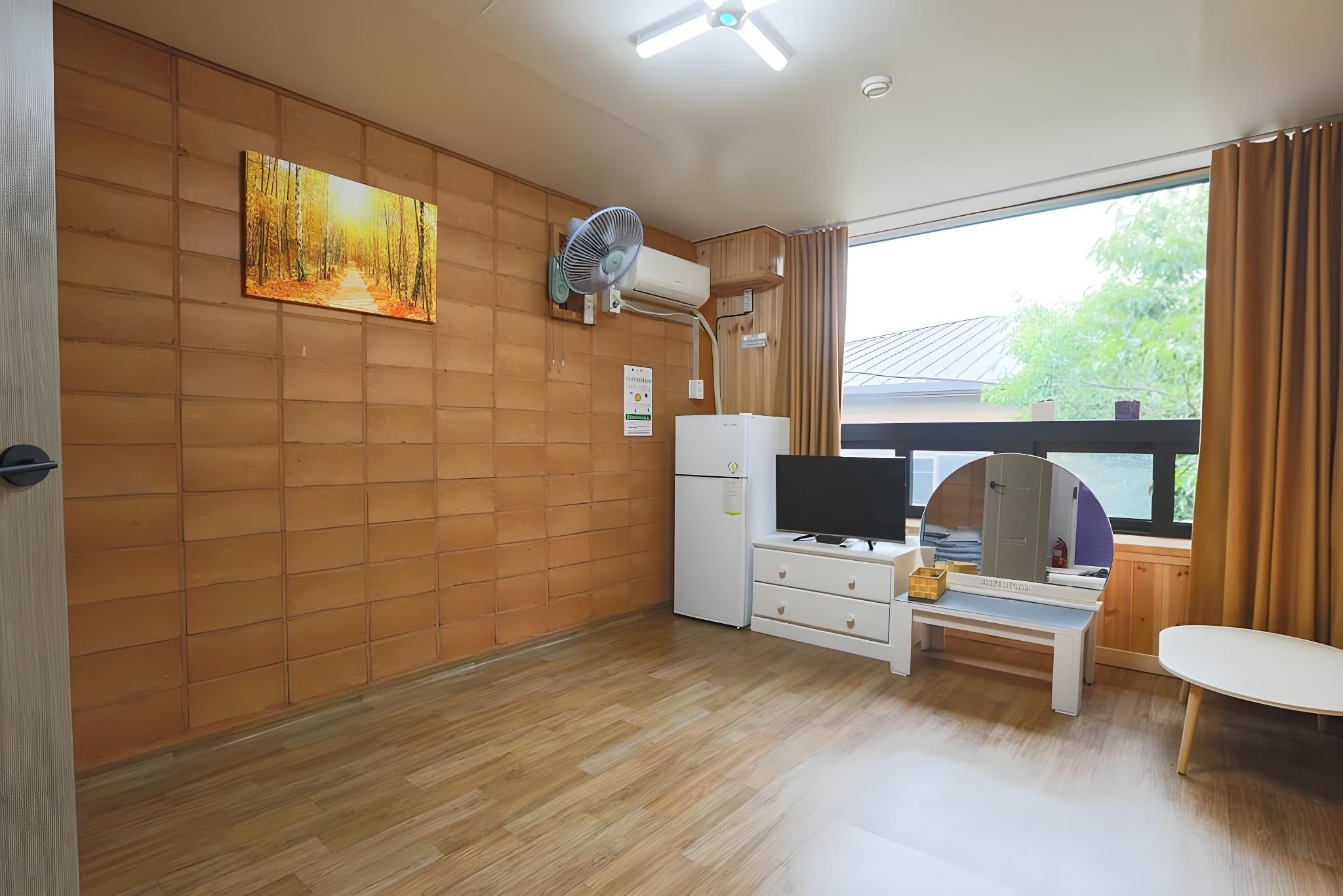 Gangwon Mountain BNB Room 202 Red Clay Ondol Room 2