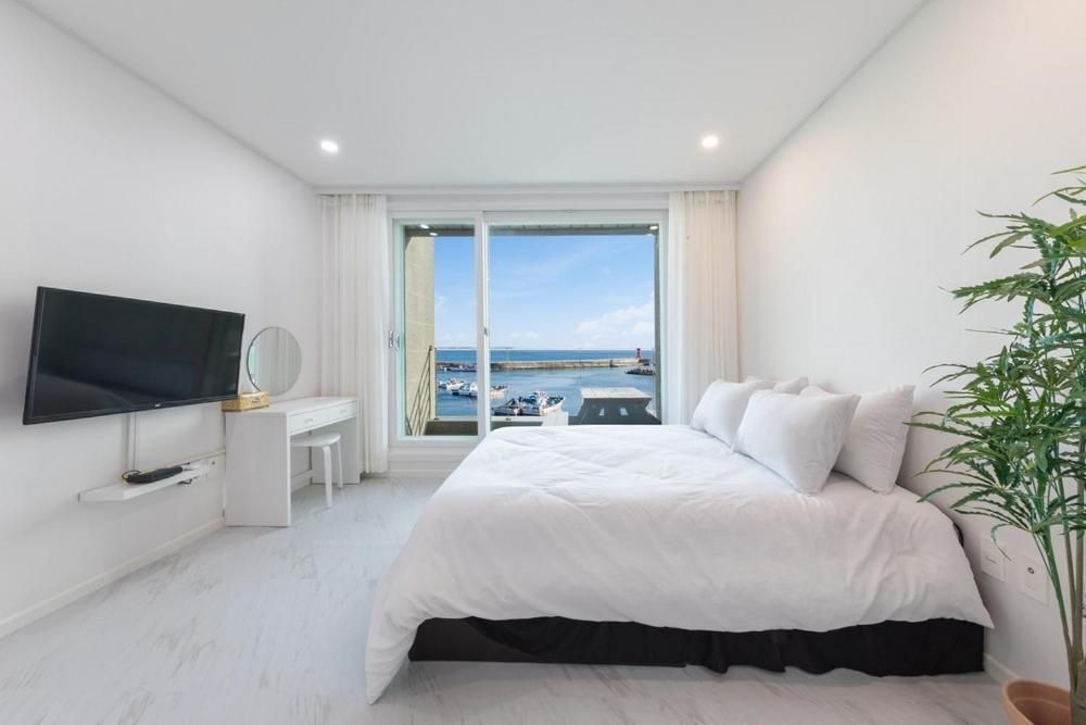 Yangyang Flora Pension Double Room with Sea View 2