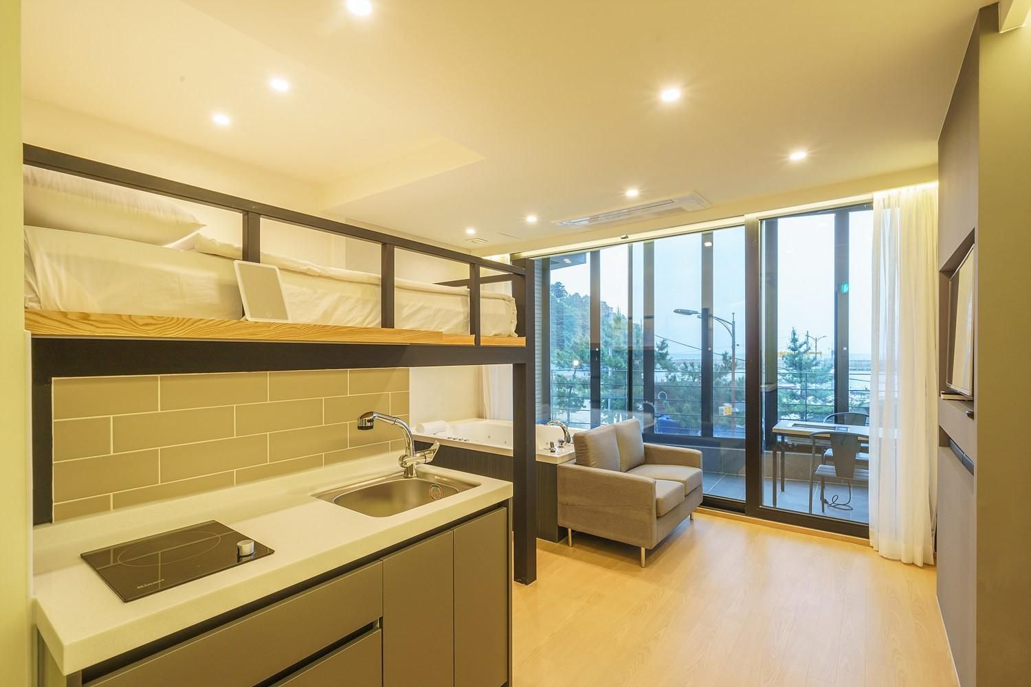 Yangyang L9 Pension 202 (Ocean view) 3