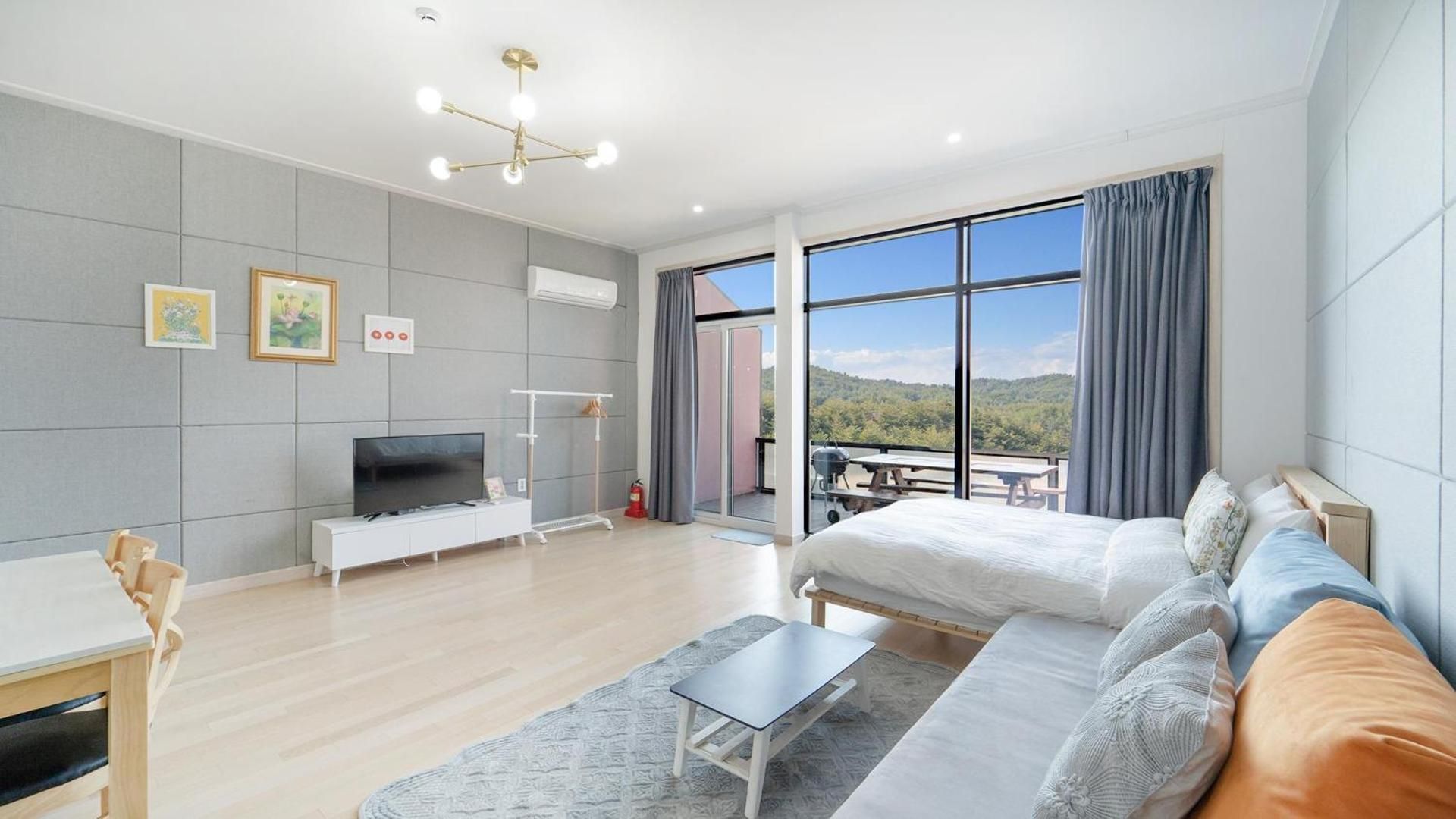 Yangyang In Memory Pension Studio 3