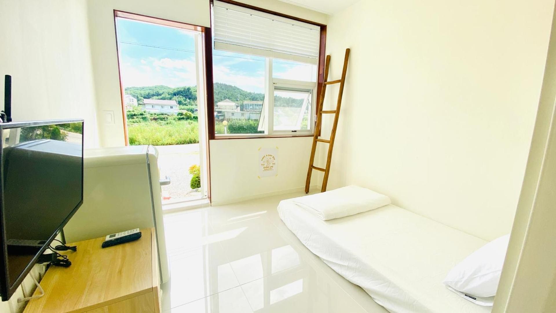 Yangyang Staydaro Double Room 3