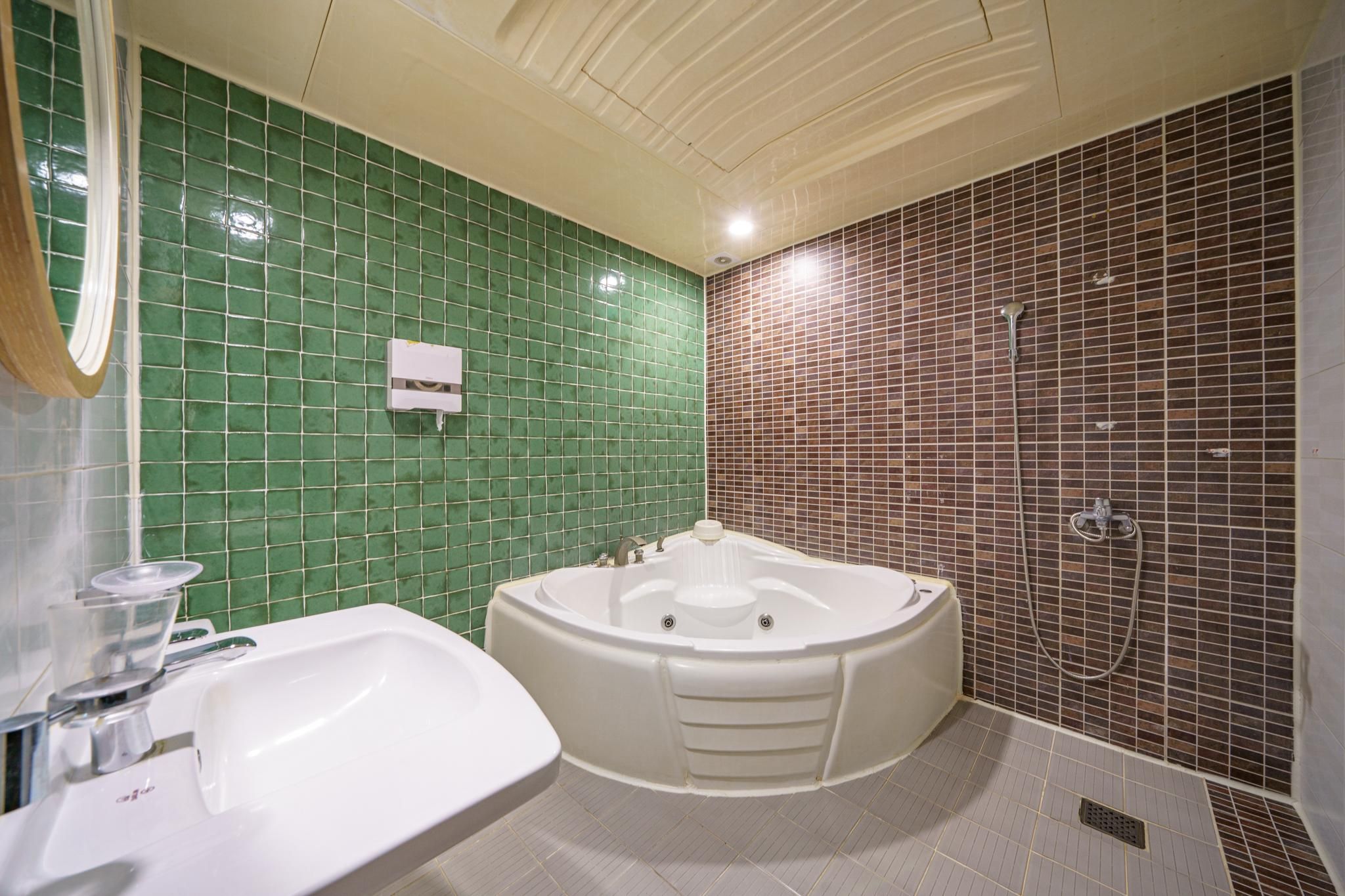 Yesan Deoksan Baekje Hotel