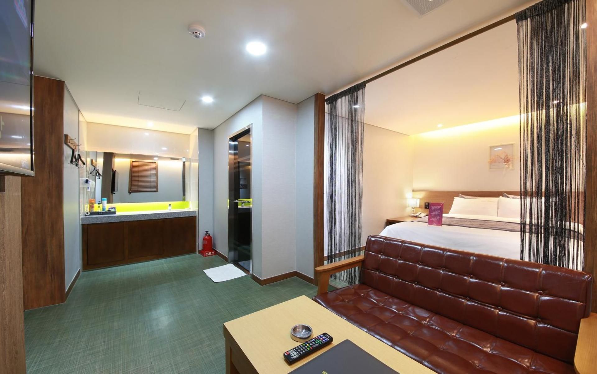Double Room 5
