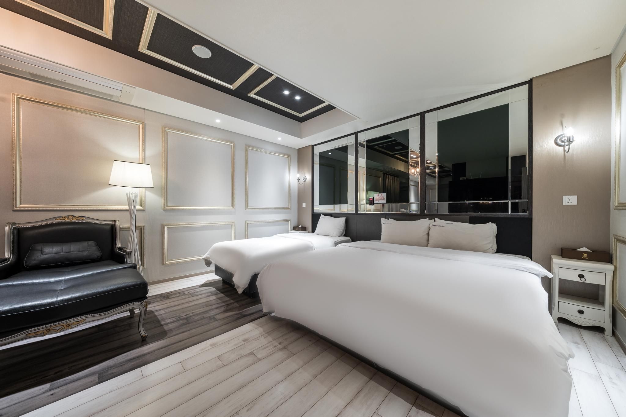 Gimpo Arisu Hotel Deluxe Room 2