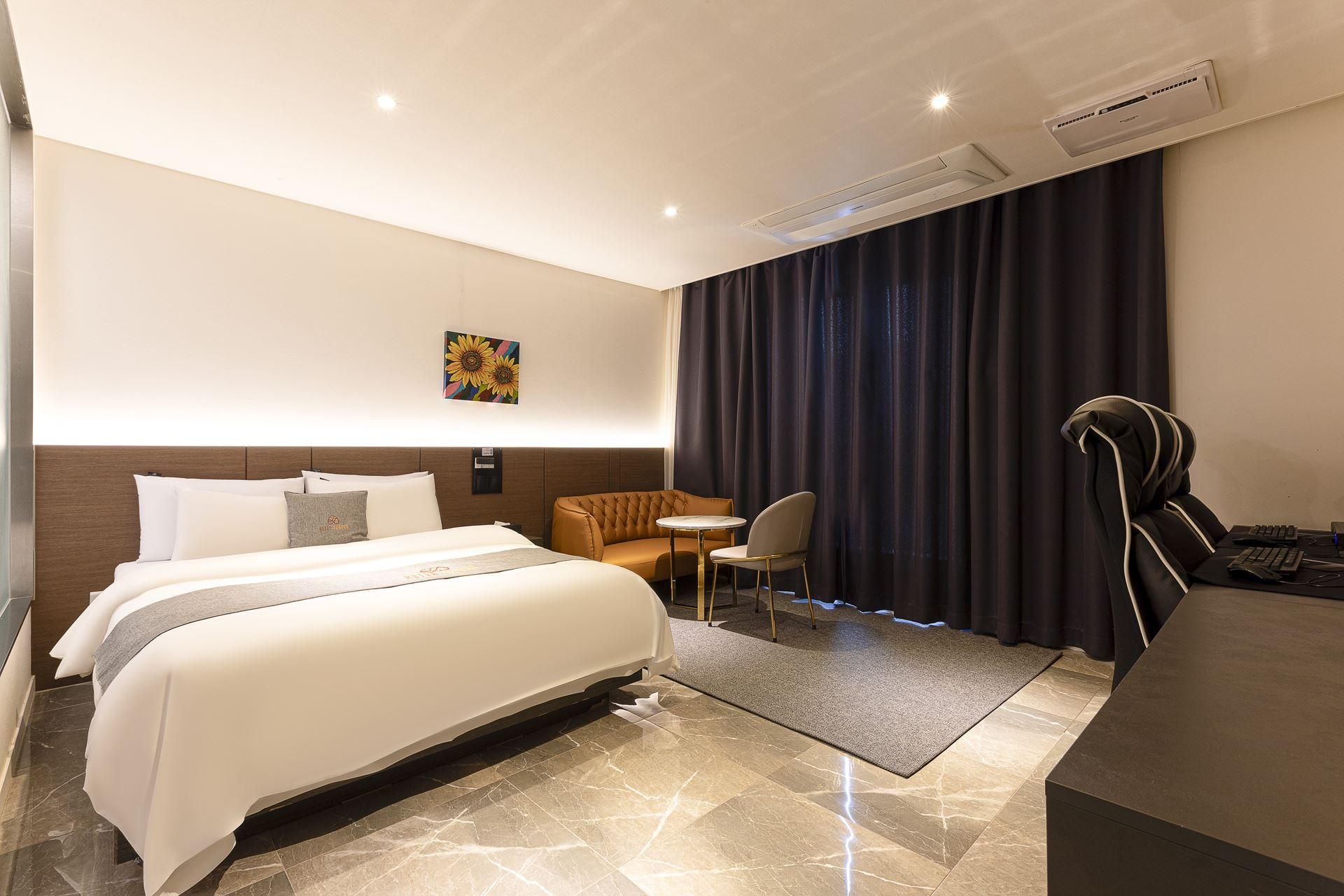 2PC Suite - LG 70 Inch TV, 2 Person Spa Tub, 2 Person Sofa, Styler, Air Purifier, OTT Free